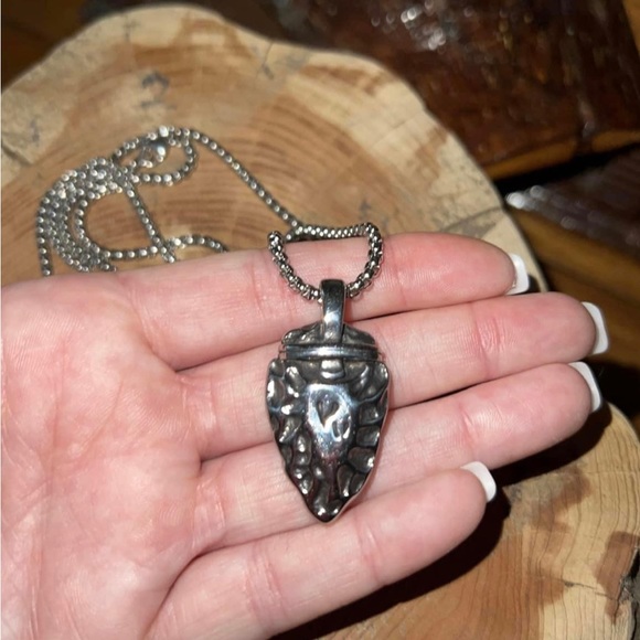 Men's arrow head necklace. Very well made. Women can wear as well. - Picture 2 of 2